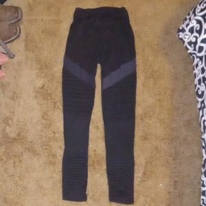 Women's black athletic wear leggings so small